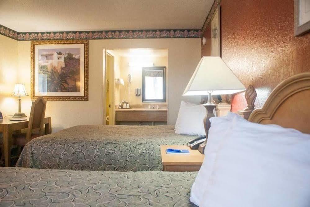 Polynesian Inn Saint Cloud Buitenkant foto